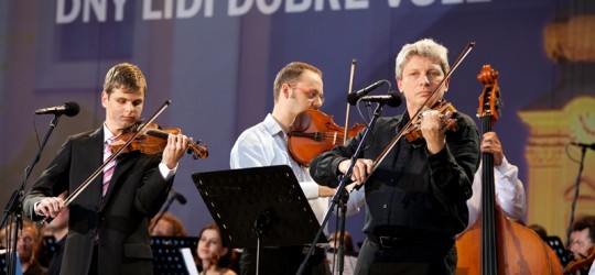 Lidem dobré vůle zazpívá Václav Neckář