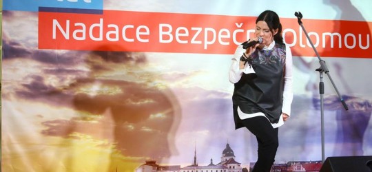 Na slavnostním galavečeru Nadace Bezpečná Olomouc zazpívala Anna K.