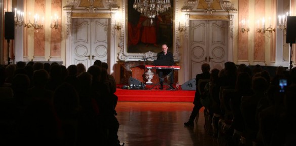 V Olomouci ocenili dobrovolníky. Zazpíval jim Vašo Patejdl V Olomouci ocenili dobrovolníky. Zazpíval jim Vašo Patejdl