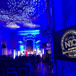 Nadace Bezpečná Olomouc oslavila čtvrtstoletí. Zazpíval i Václav Neckář Nadace Bezpečná Olomouc oslavila čtvrtstoletí. Zazpíval i Václav Neckář