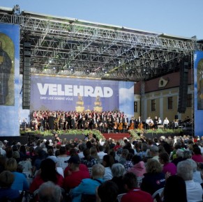 Na Velehradě se dnes vybralo 1,1 milionu korun Na Velehradě se dnes vybralo 1,1 milionu korun