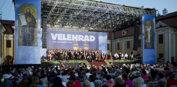 Na Velehradě se dnes vybralo 1,1 milionu korun Na Velehradě se dnes vybralo 1,1 milionu korun